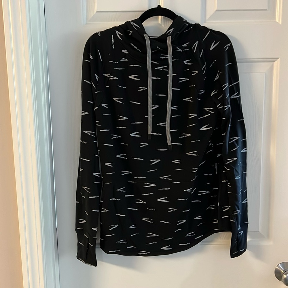 Title Nine Manresa Hoodie Women's Black Mikado Print Drawstring Pockets